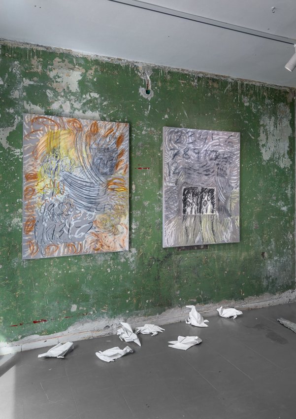 Anne Sofie Djernis, Ansigter jeg ikke kender, men ved (I–II), 2026, acrylic, oil and dry pastels on cotton, with drawing and charcoal in II. On the floor, Stine Victoria Pedersen, tapestry, passage, paradox, 2026, sawmill tapestry, white wall paint. White Rabbit: The Introduction. Photo: Nemanja Askov.