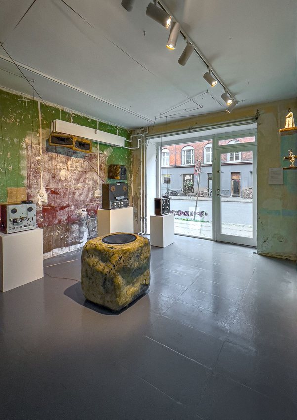 Andreas Stoubye Johansen, Loop, Trance, and the Unknown Experience, 2025, magnetic tape, tape recorders and speakers, speaker forms by Anna Samsøe, installation view. Photo: Nemanja Askov.